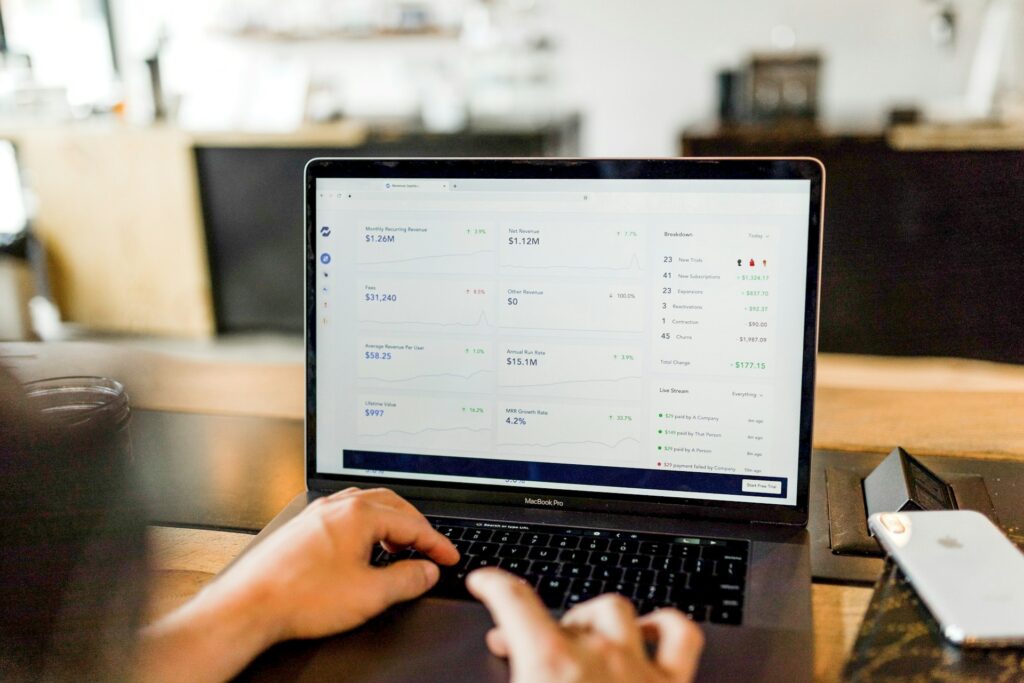 Choosing Between Chicago PPC Management Services and In‑House Teams 2 PPC